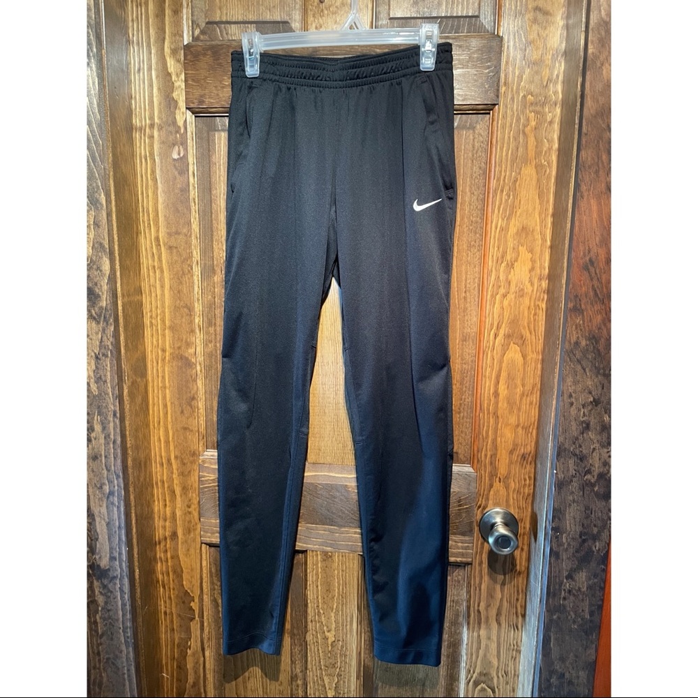 NIKE women’s jogger size M with zipper pockets
